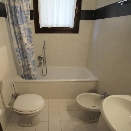 Lo Scoiattolo By Interhome شقة بيلجيراتي
